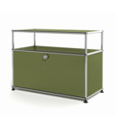 Meuble bas Lowboard M USM Haller avec rehausse, personnalisable, Vert olive RAL 6003, Avec  porte abattante, Sans passe-câbles