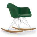 Eames Plastic Armchair RE RAR avec rembourrage, Vert émeraude, Avec coussin d'assise, Vert / ivoire, Sans passepoile, Chromé/érable nuance de jaune