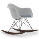 Eames Plastic Armchair RE RAR avec rembourrage, Coton blanc, Avec coussin d'assise, Bleu foncé / ivoire, Sans passepoile, Basic dark/érable foncé